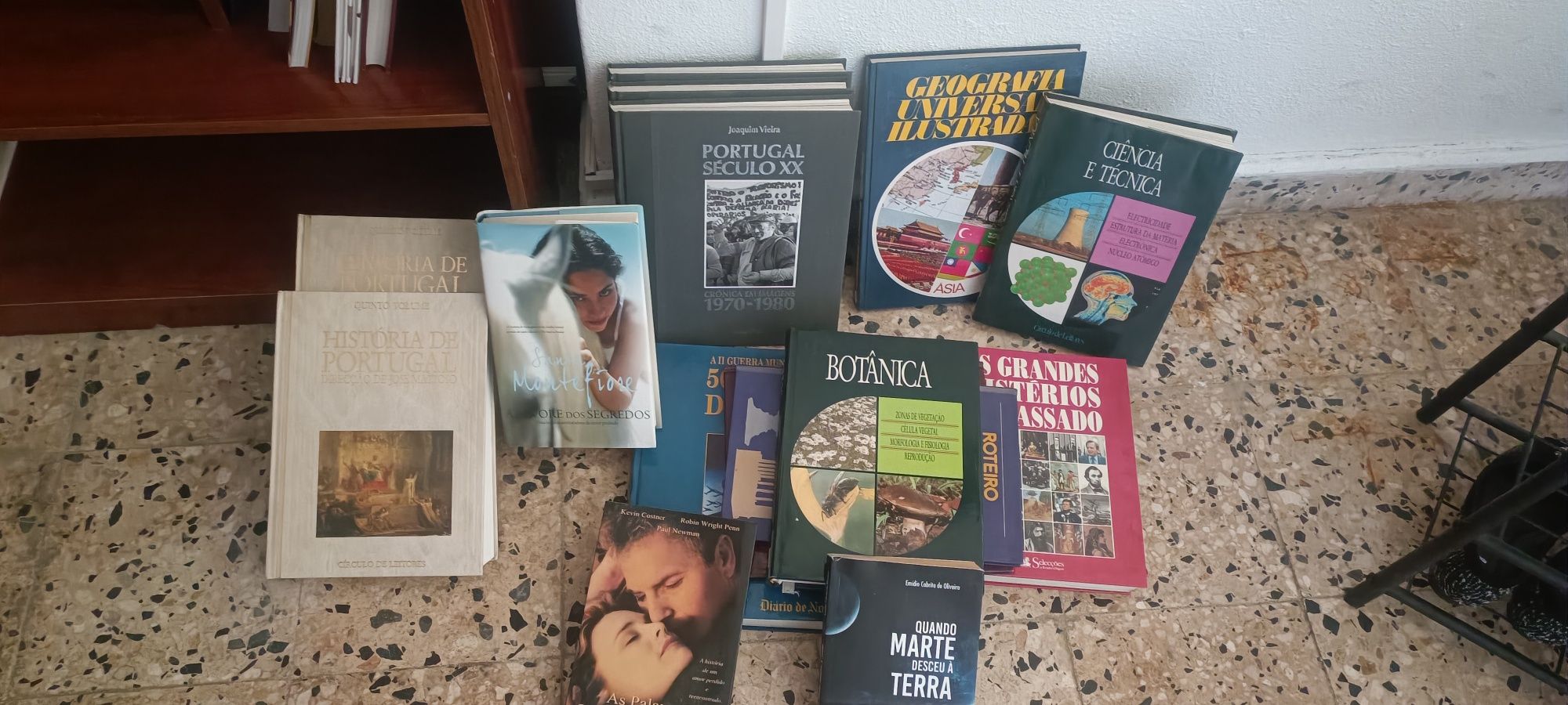 Vários Livros incluindo Histórias de Portugal