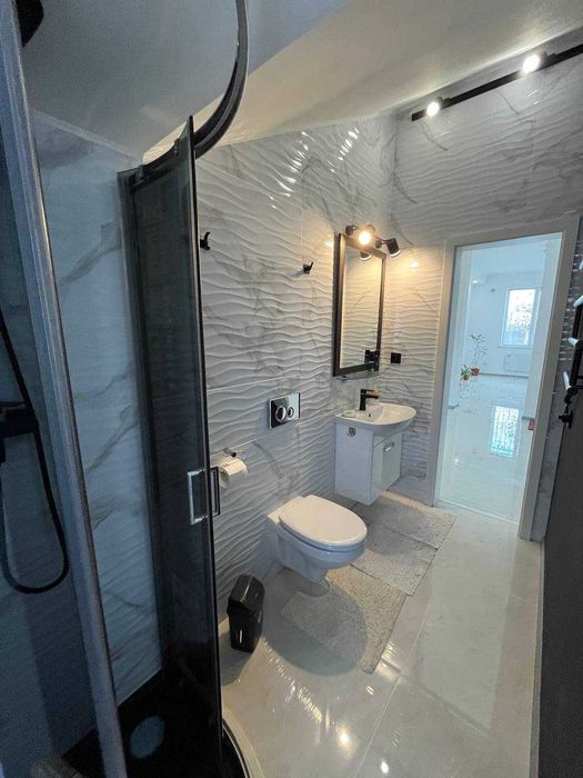 Продам 2-х этажный, современный, дом новой постройки в Центре