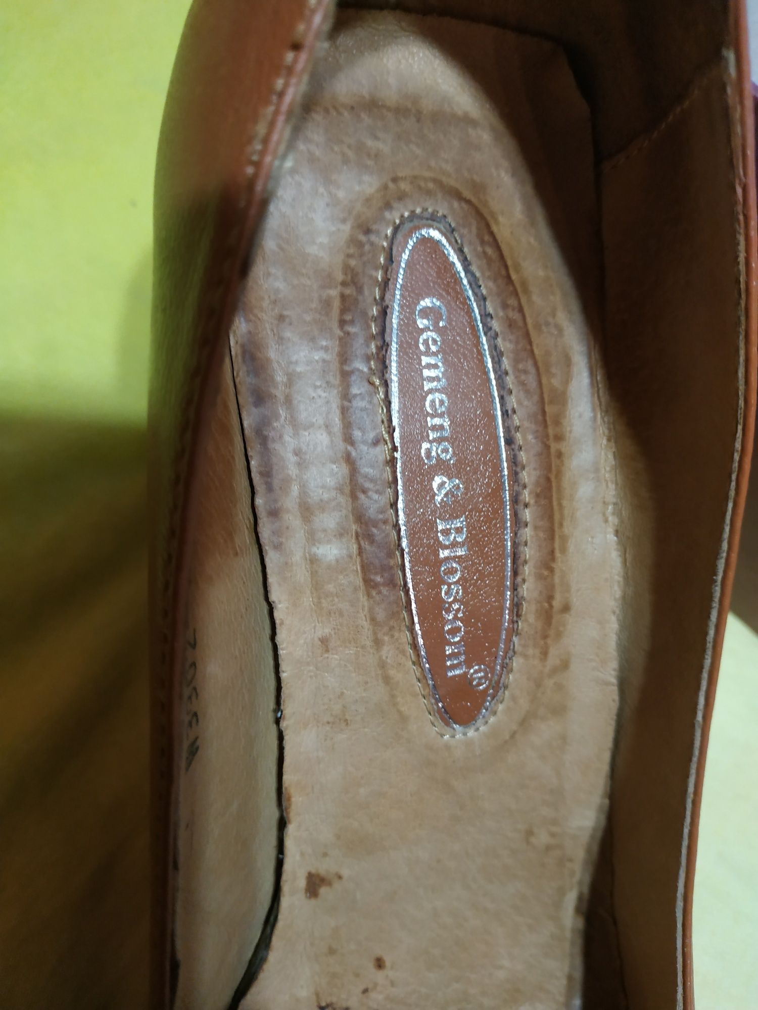 Продам итальянские кожаные женские туфли 38 р.