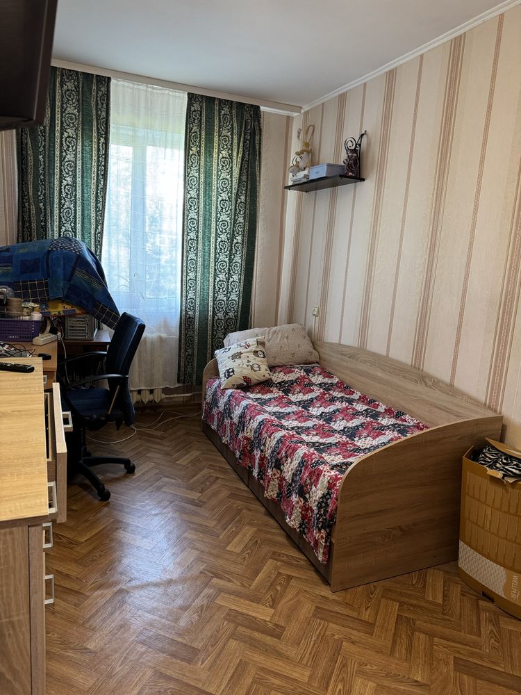 Продам 3 комнатную на франтишека крала 31