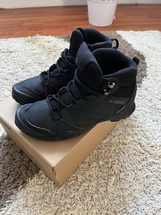 Adidas terrex mid