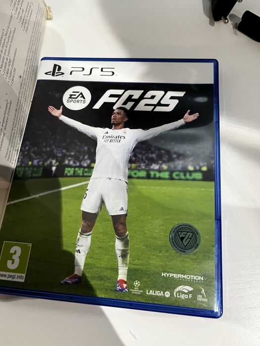 Vendo PS5 c/ FIFA25 1TB