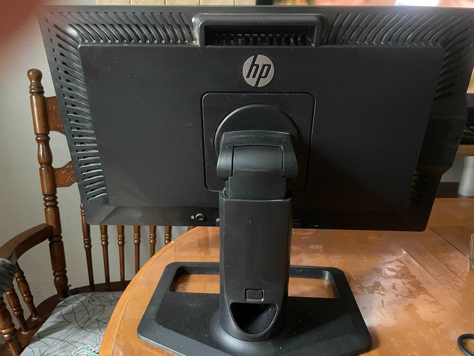 продам монітор HP ZR2240w 55 см