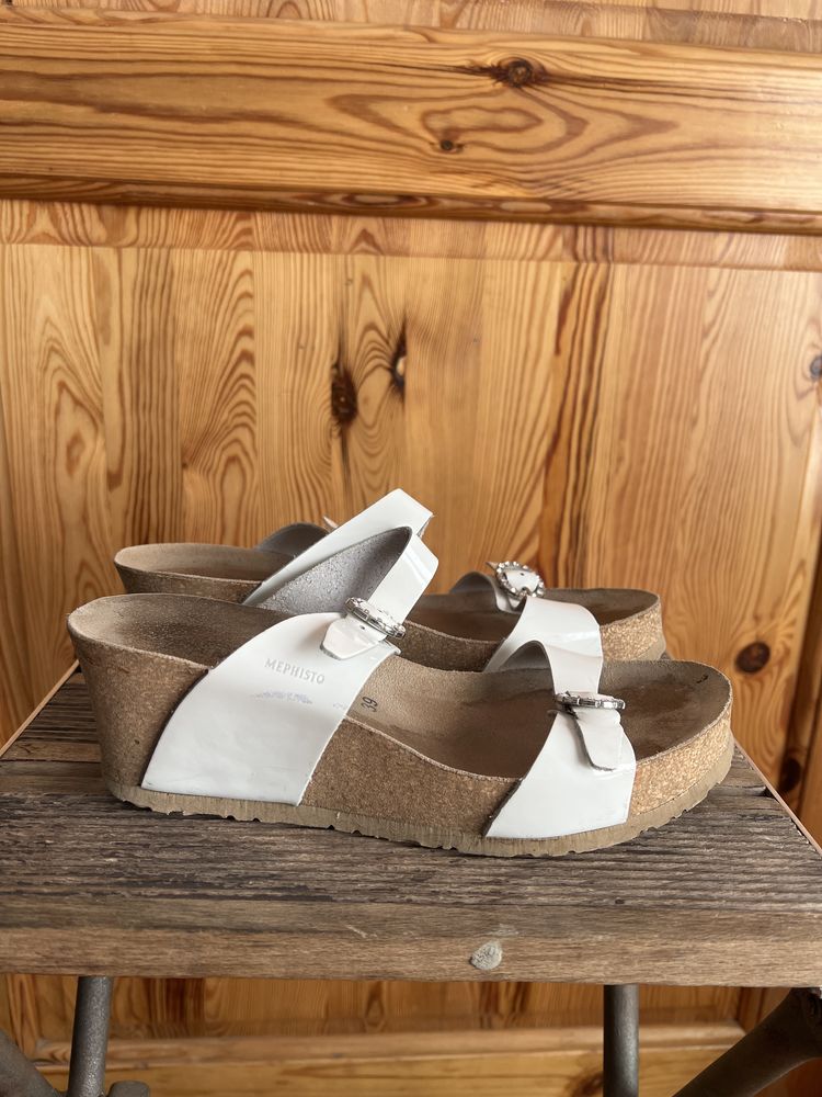 Sprzedam klapki firmy MEPHISTO rozmiar 39 zmierzone 25.0  cm.