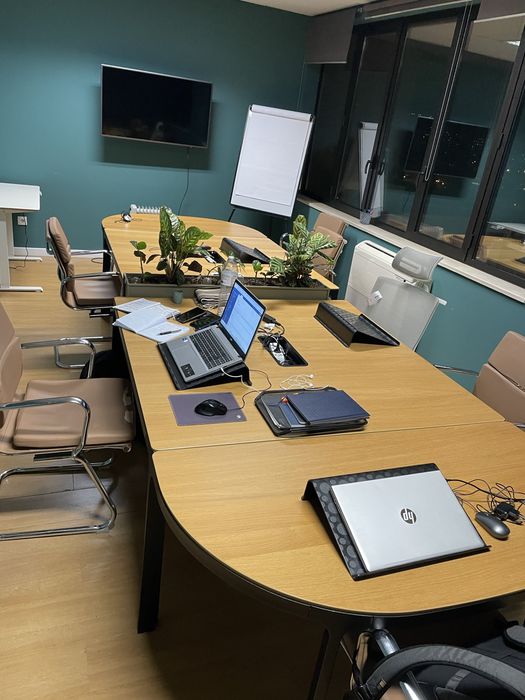 Mesa de reuniões escritório Bekant IKEA