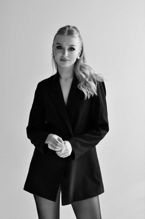 Піджак сукня чорного кольору