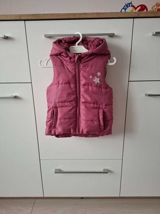 Bezrękawnik dziewczęcy z kapturem bordowy r. 86 Lupilu