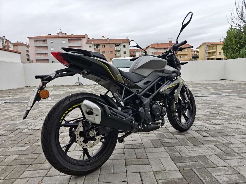 Benelli BN 125 - 26 km - NOVA