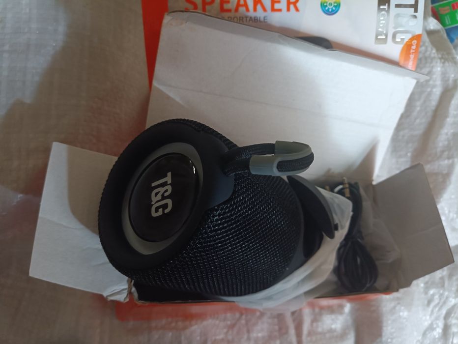 Колонка T&G 671 Speaker Басы громкая.Свето музыку.Новая.На Подарок.