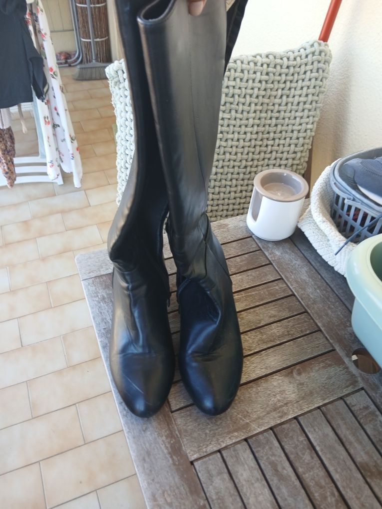 Botas cano alto pretas usadas 2 vezes
