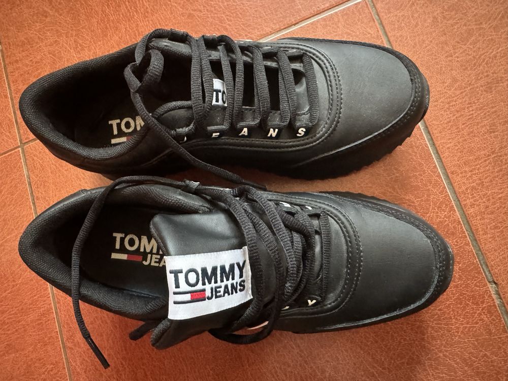 Нові кросівки TOMMY