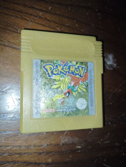 Vendo jogo original de Pokémon para Game Boy e inclui um jogo de brin