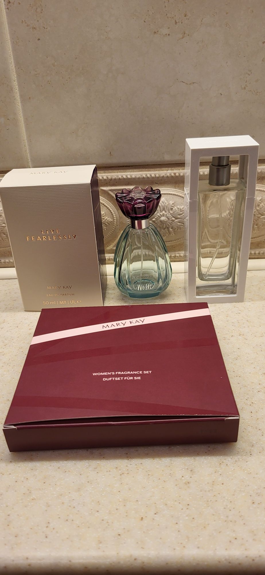 Пустые флаконы и коробки от духов  MARY KAY