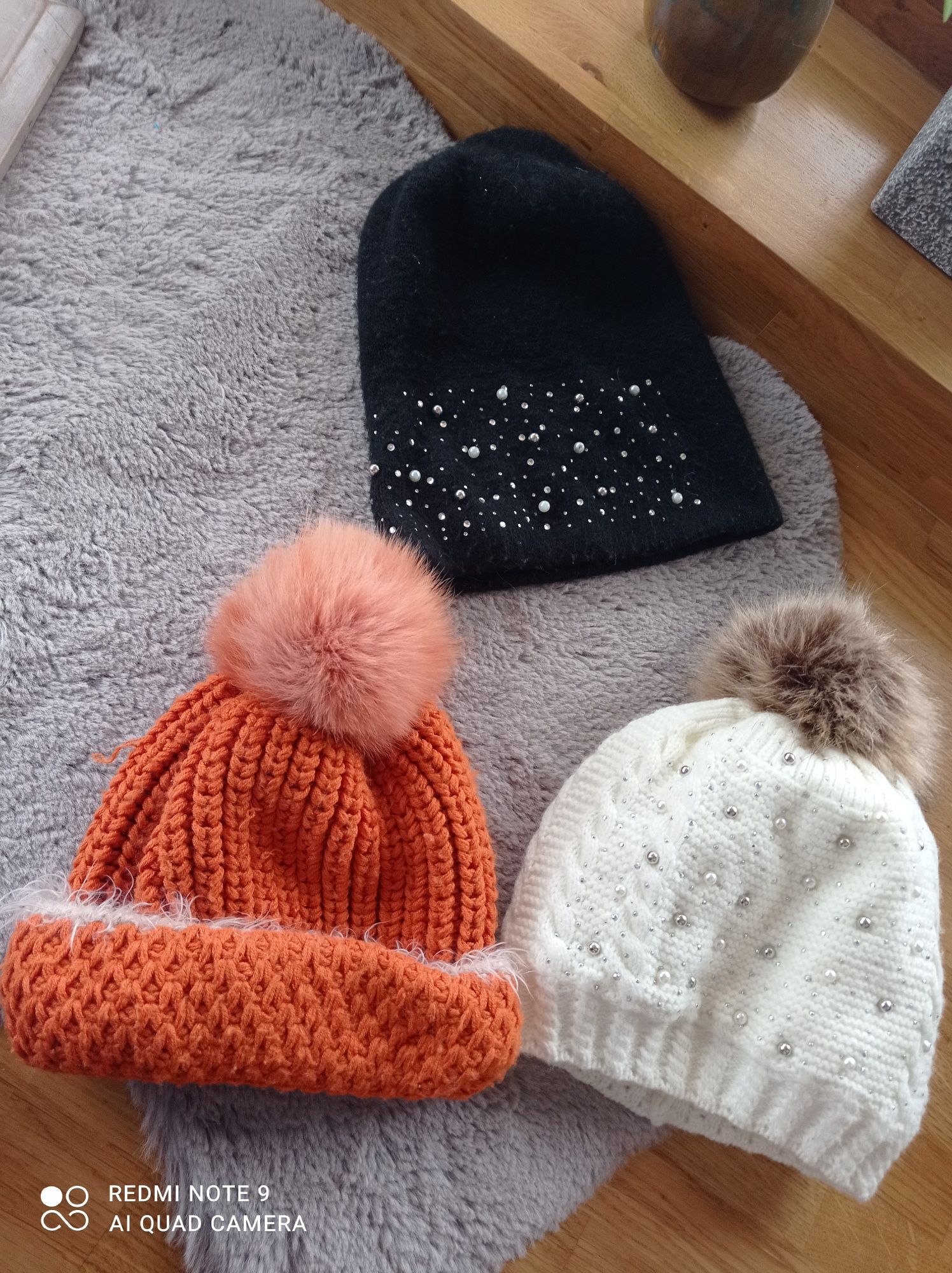 Zimowe damskie czapki S