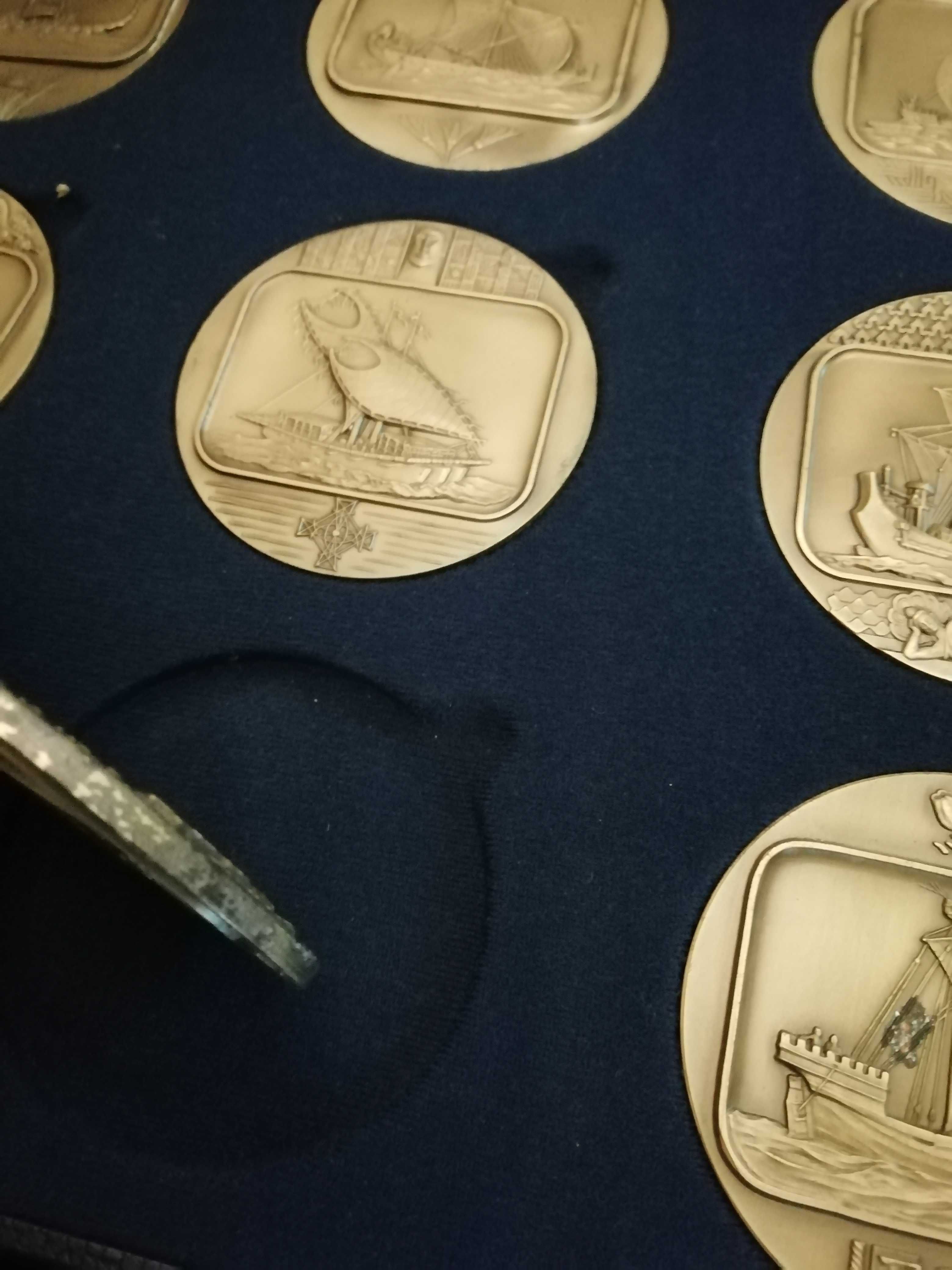 Embarcações famosas e Descobrimentos Portugueses- 2 Lotes de medalhas