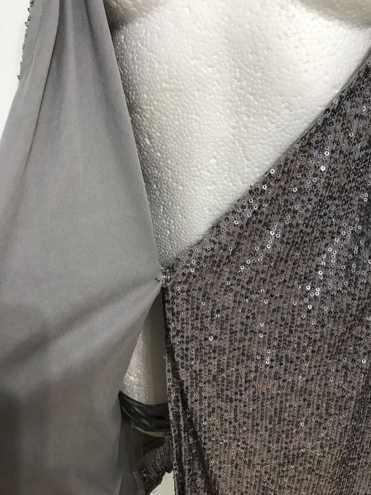 Srebrna cekinowa sukienka kopertowa mini z bufiastymi rękawami 44 2XL