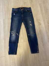 Spodnie jeans z przetarciami