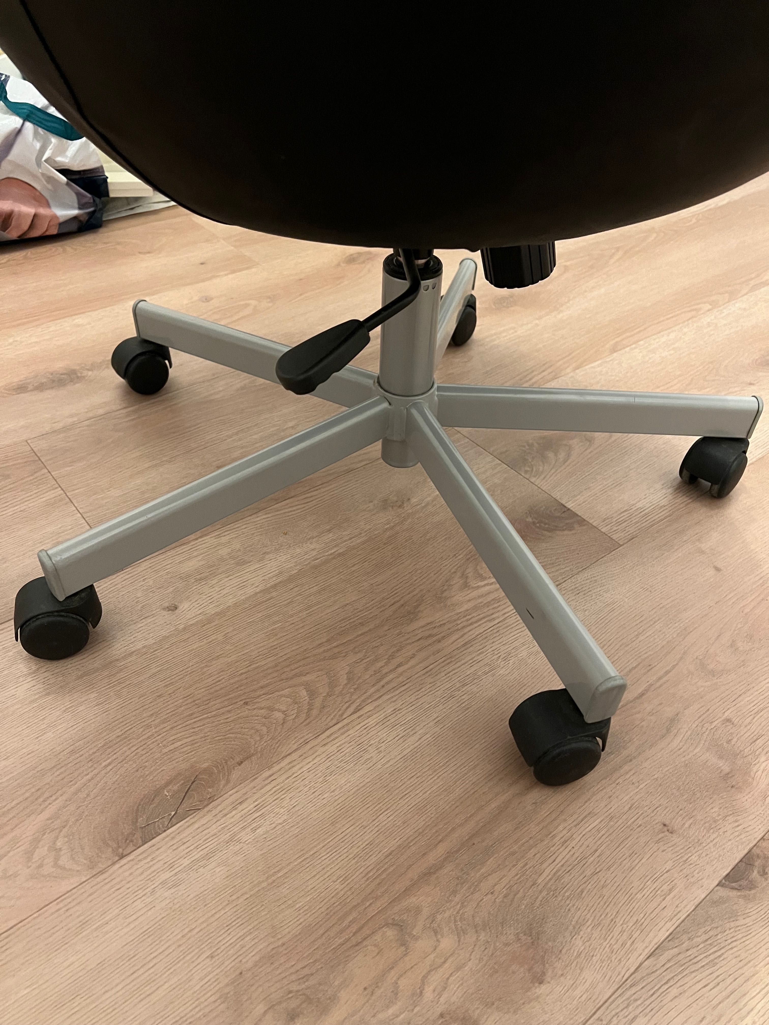 Cadeira giratória de escritório SKRUVSTA Ikea