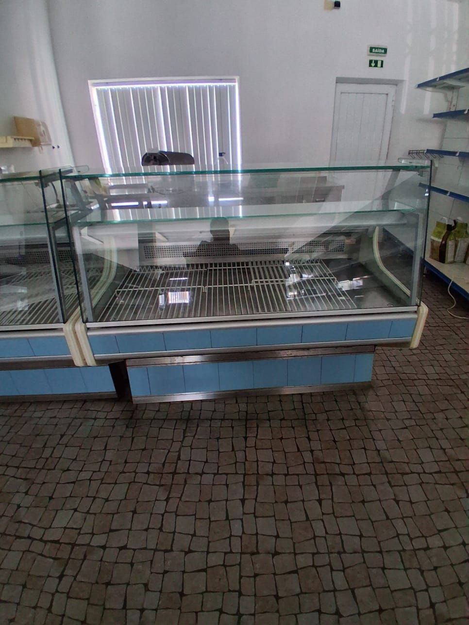 Vendo 2 vitrines usadas