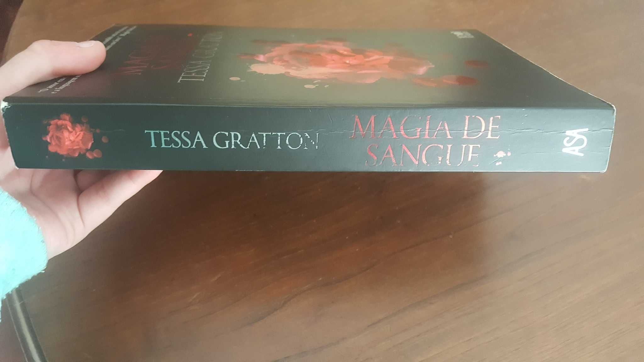 Livro "Magia de Sangue" de Tessa Gratton