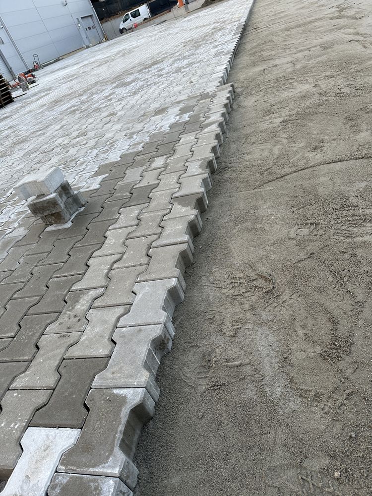 Ukladanie kostki brukowej i montaż ogrodzeń