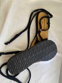Sandálias artesanais com atilho em tecido