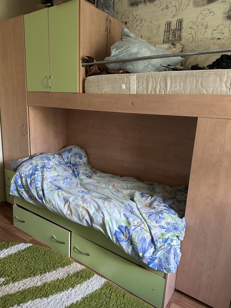 Стенка двух ярусная кровать.