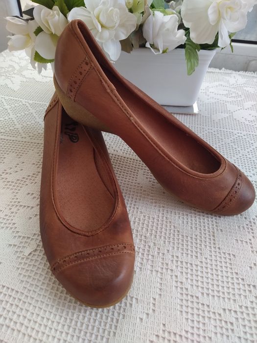 Sapatos em pele - Tamanho 38 - Novos!