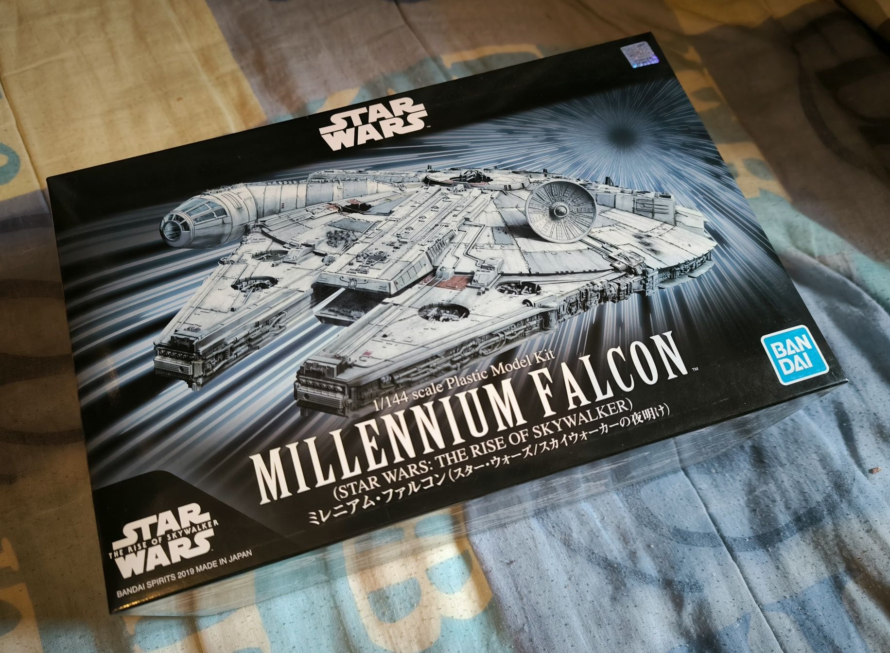 Star Wars - Bandai - Millenium falcon 1/144 Como novo