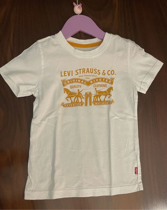 Tshirt menina Levis tamanho 5 Levi’s