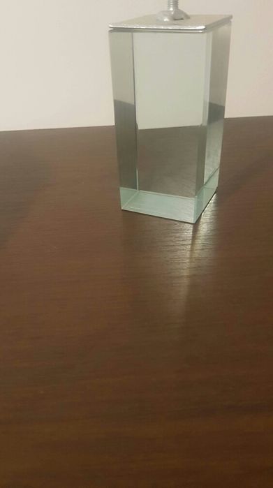 Nogi, nozki ze szkla, szklane.