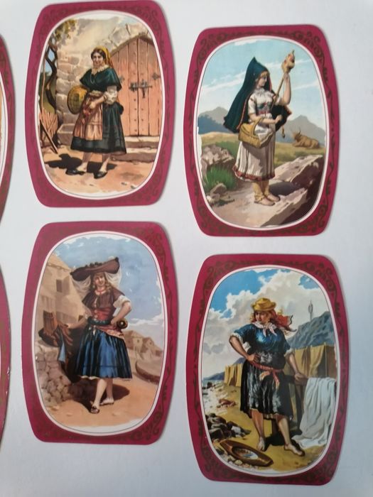 Conjunto de 8 calendários de 1985/1986 de trajes antigos