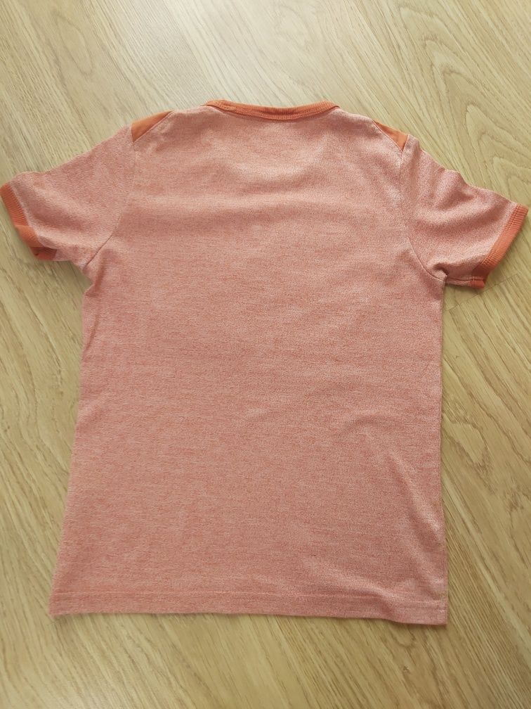 Sprzedam T-shirt 128 cm