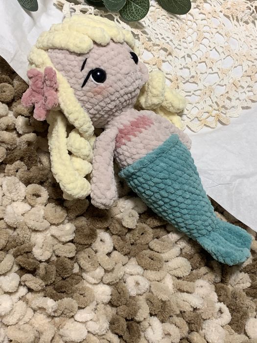 Русалочка вязана іграшка