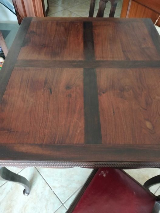 Vendo uma mesa extensível e 10 cadeiras