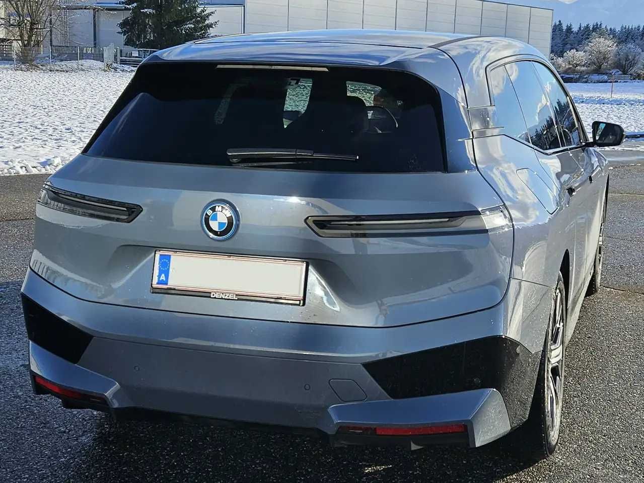 Бампер BMW IX б/у автозапчастини