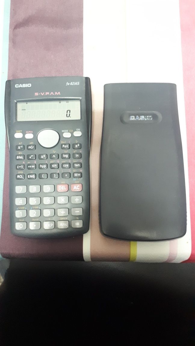 Calculadora  científica Casio fx 82 MS