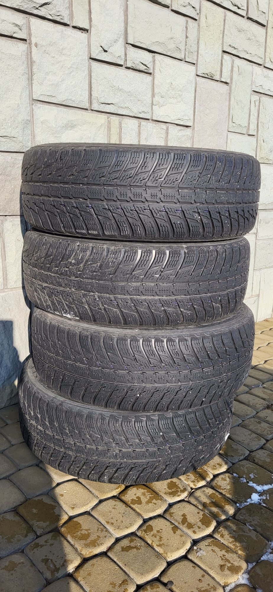 Opony zimowe Nokian  215/65 R16