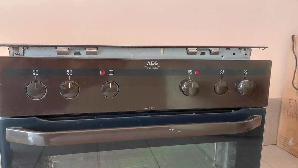Ел. духовка AEG з варильною поверхнею  під забудову.
