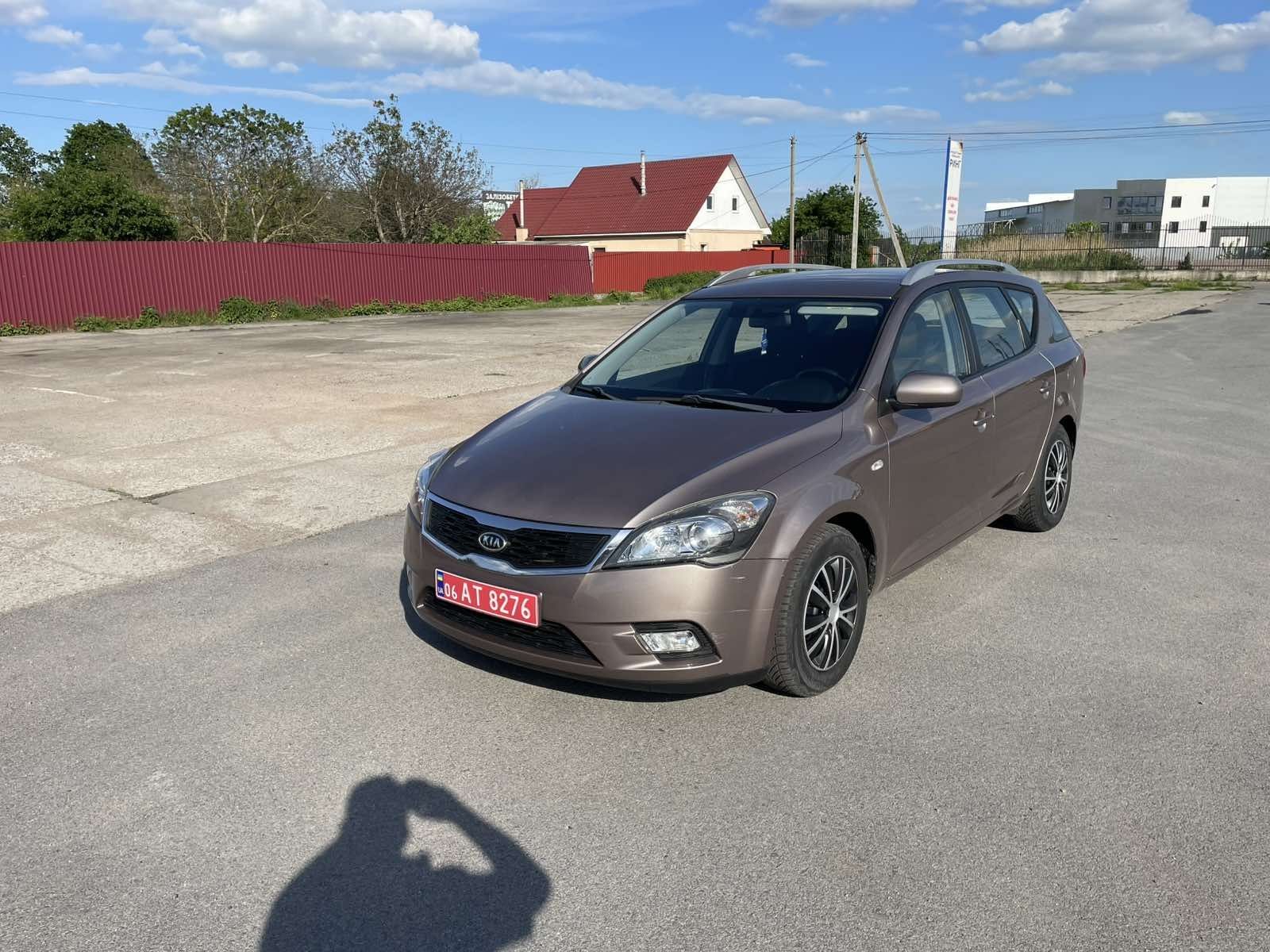 Автомобіль KIA SEED