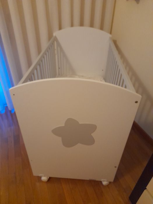 Cama bebé e colchão