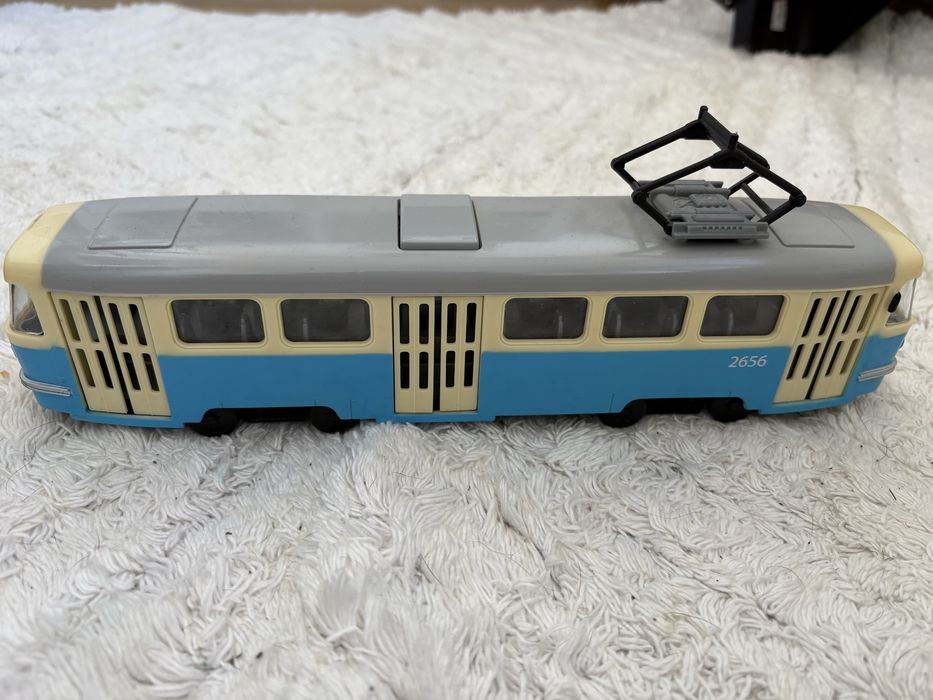 Машинки іграшкові, трамвай, поліцейська машина і тп