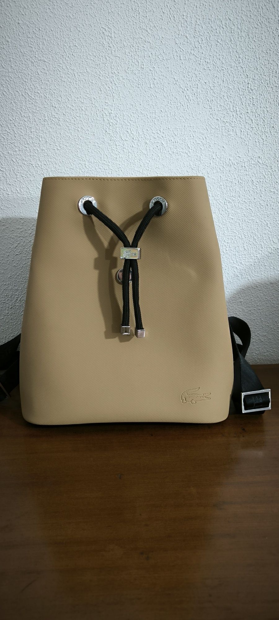 Mochila Lacoste. Nova