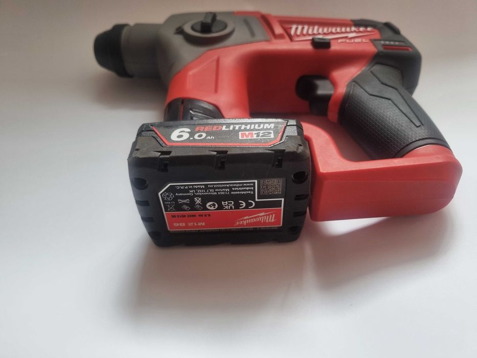 MILWAUKEE M12 FUEL - ZESTAW(wkrętarka, zakrętarka, młotowiert, ładowa)