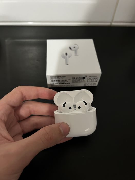 Air Pods 4 (3 unidades disponiveis)