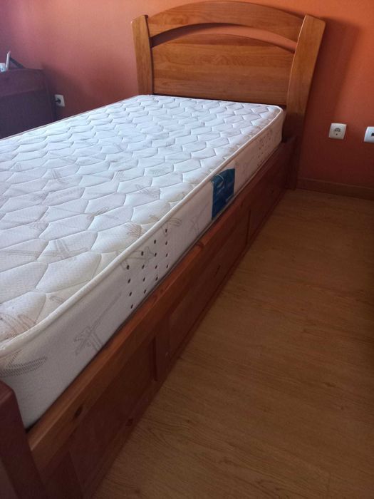 Cama Solteiro - Madeira maciça com gavetas + Colchão