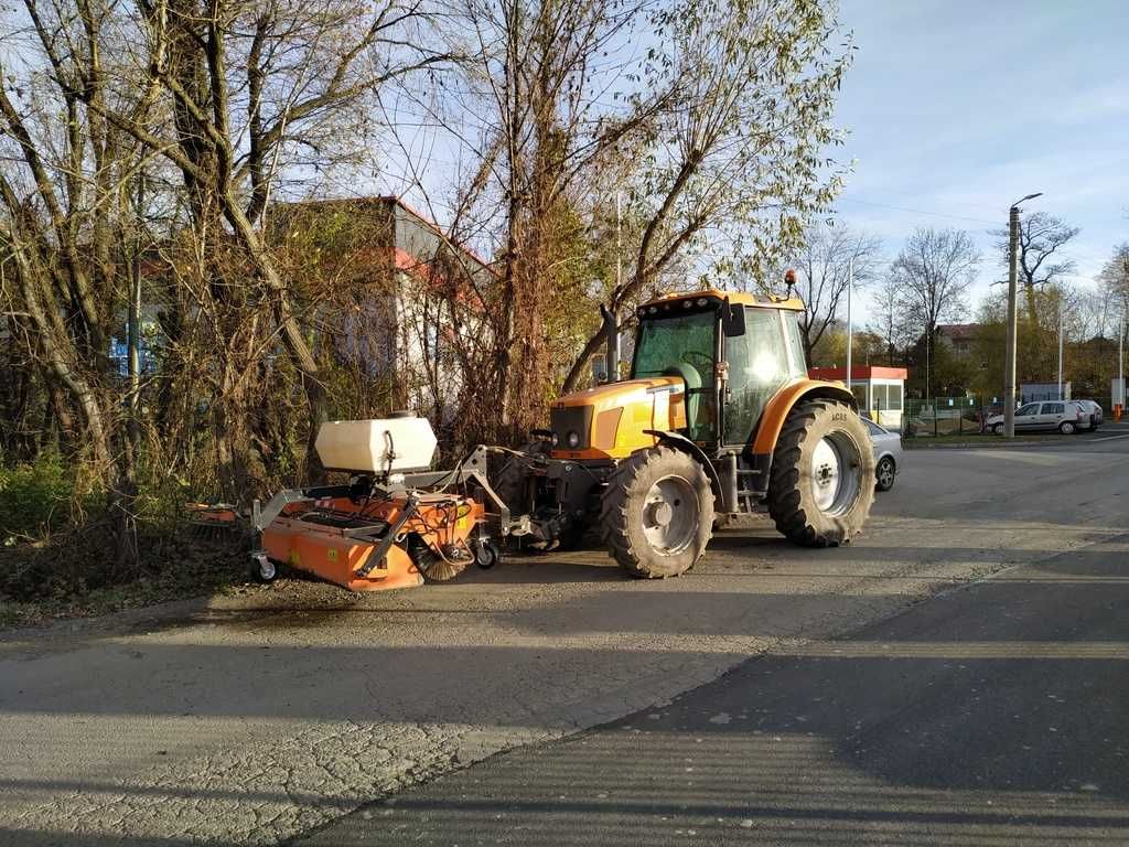 Zamiatanie utrzymanie czystości sprzątanie zamiatarka dróg chodników