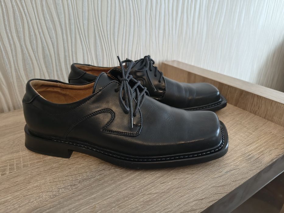 Czarne skórzane pantofle 41