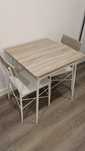 Mesa com 2 cadeiras