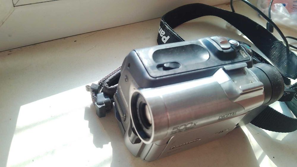 Раритетная рабочая  видеокамера Panasonic NV-GS30EG M